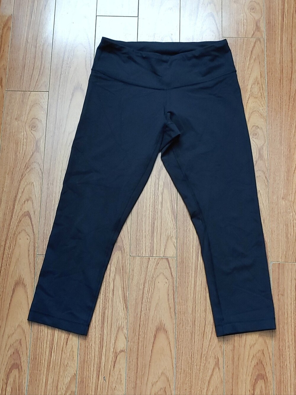 Lululemon Capri Leggings Size 4 (like new)